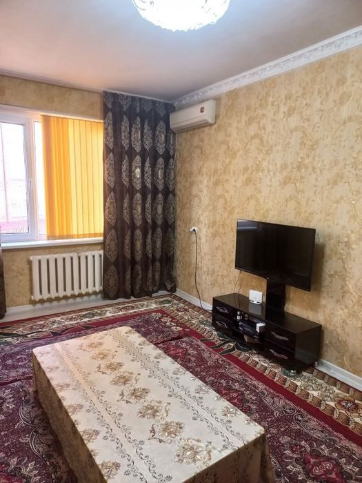 4-комнатная квартира, 80 м², Навои, на продажу