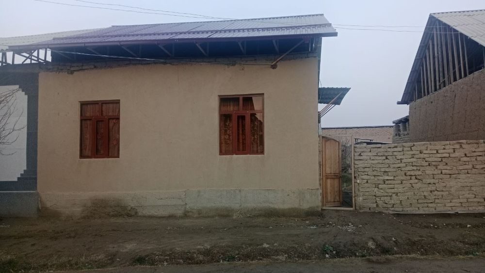 3-комнатная дача, 500 м², Навои, на продажу