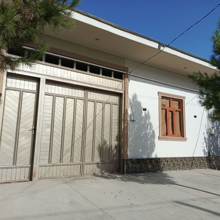 5-комнатный дом, 4 м², Навои, на продажу