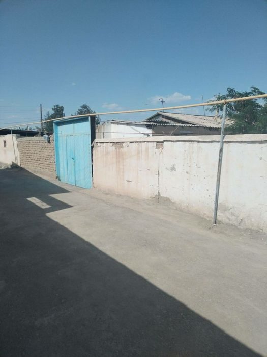 3-комнатная дача, 1 м², Навои, на продажу