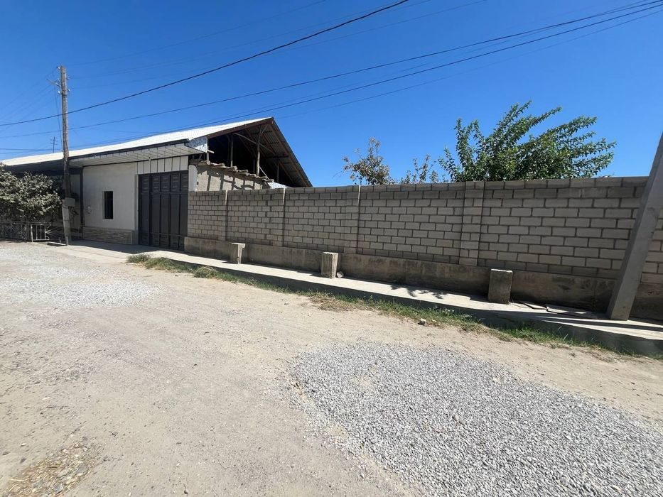 4-комнатная дача, 6 м², Навои, на продажу