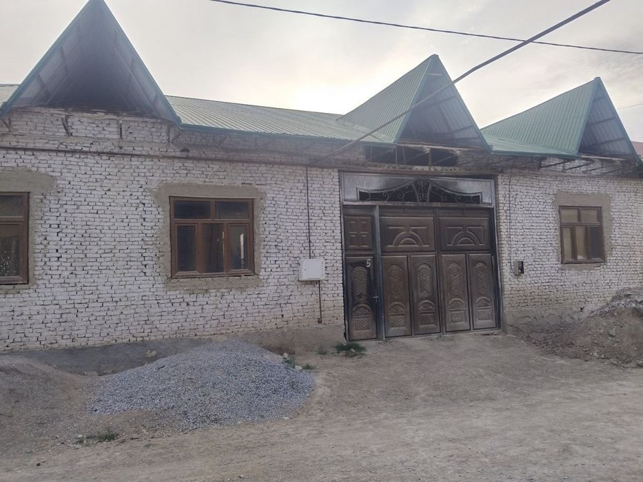 5-комнатный дом, 6 м², Навои, на продажу