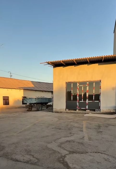 M37 trassa bo‘yida 30 m² do‘kon sotiladi, 1-liniya, serqatnov joy