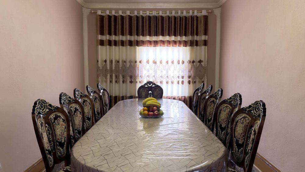 6-xonali uy, 3500 m², Алат, sotuvga