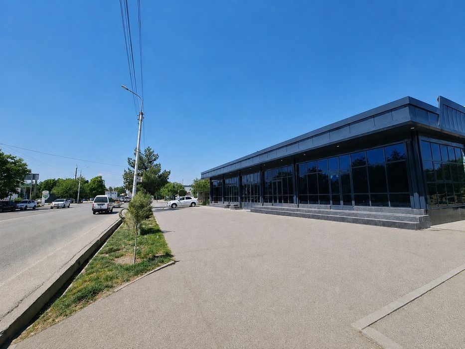 Аренда нежилой 1 линия фасад 28 метр 550 м2