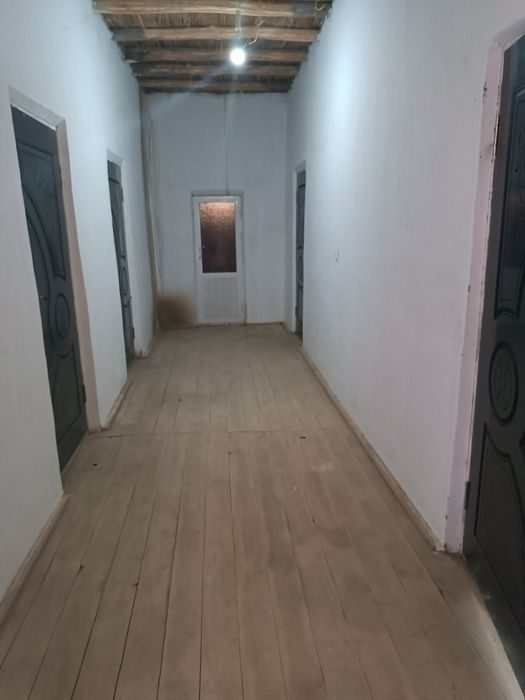 Mol bozor yonida Uy sotiladi.