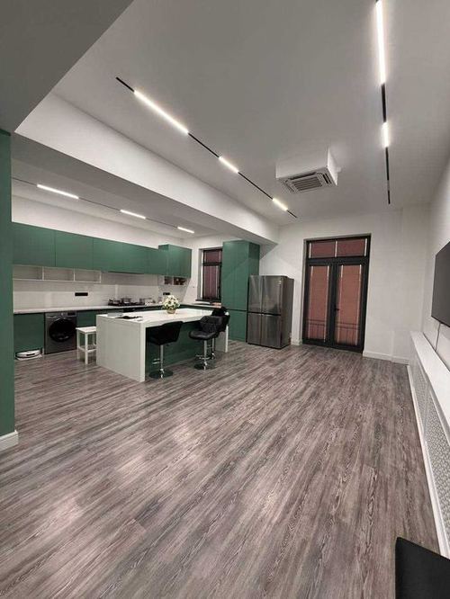 4-комнатная квартира, 195 м²
