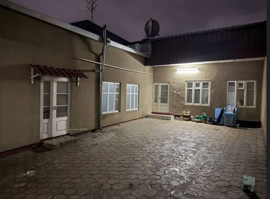 5-xonali uy, 2000 m², Buxoro, sotuvga