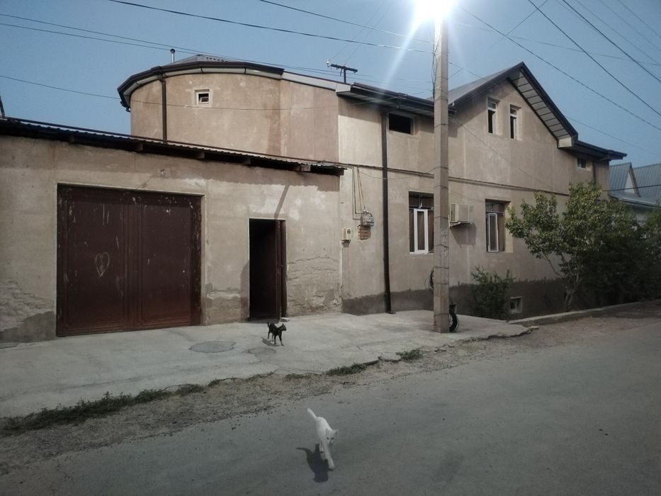 7-room house, 6.7 m², Bukhara, for sale