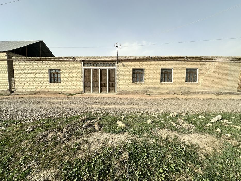 8-xonali uy, 1000 m², Buxoro, sotuvga