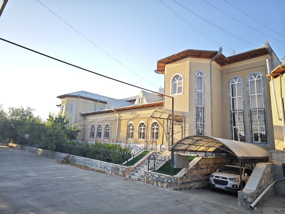 16-xonali uy, 1400 m², Buxoro, sotuvga