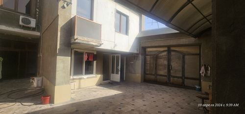 8-xonali uy, 310 m²