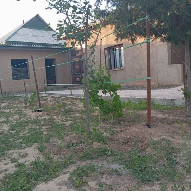 8-room dacha, 35 m², Учкудук, for sale