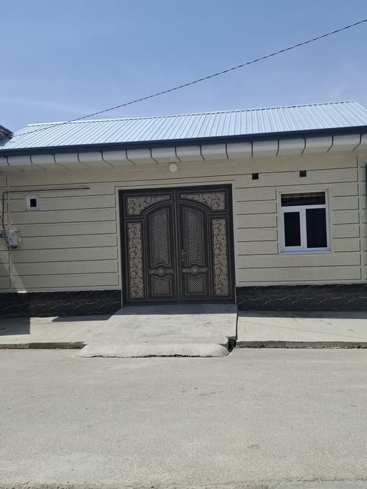 Vobkent tuman Bobur ko'chasida hamma qulayliklarga ega hovli sotiladi