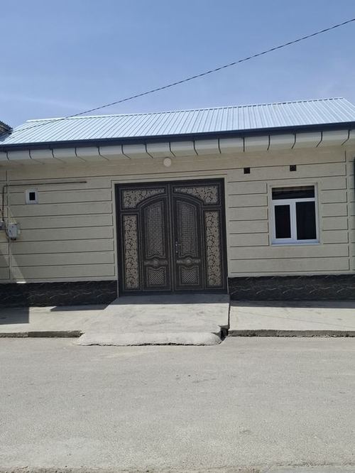 Vobkent tuman Bobur ko'chasida hamma qulayliklarga ega hovli sotiladi
