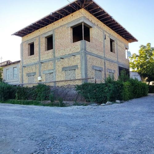 8-xonali uy, 900 m²