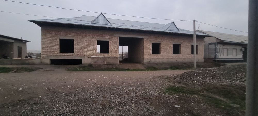 7-room townhouse, 30 m², Янгирабат, for sale