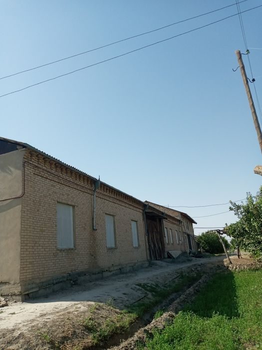 8-xonali uy, 1500 m², Галаасия, sotuvga