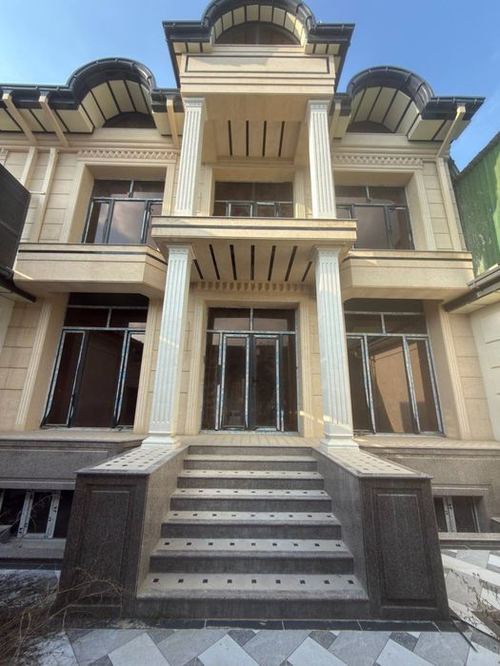 5-комнатный таунхаус, 300 м²