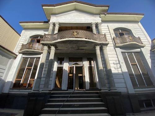 8-комнатный дом, 400 м²