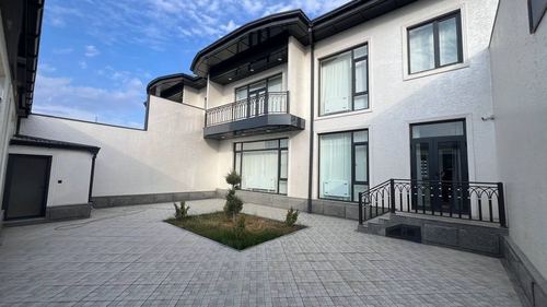 5-комнатный коттедж, 300 м²
