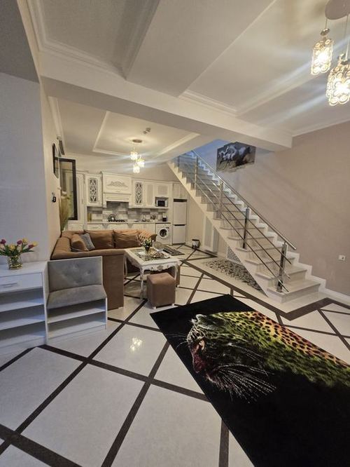 4-xonali uy qismi, 600 m²