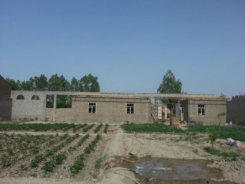 Yangi ariqda yer sotiladi