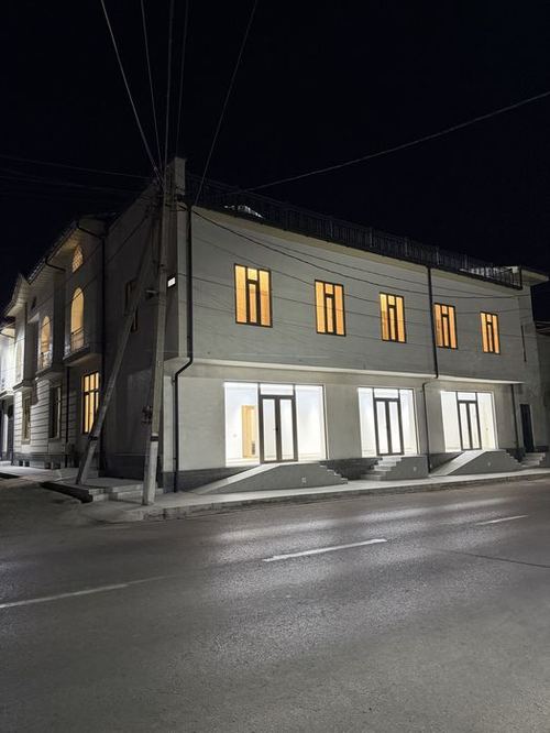 Bino sotiladi Uzbekistanskidan 200 metr atrofda Krinkila ko’chasidan