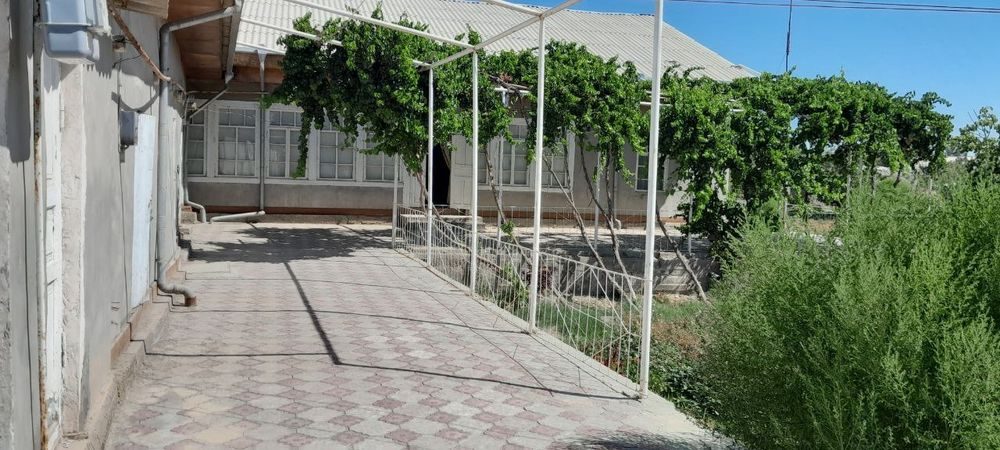 9-xonali uy, 3000 m², Жондор, sotuvga
