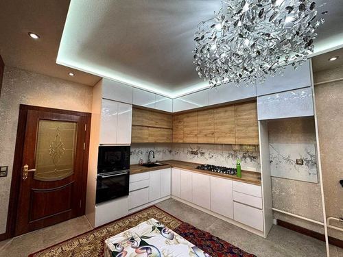 7-room house, 10000000 m²