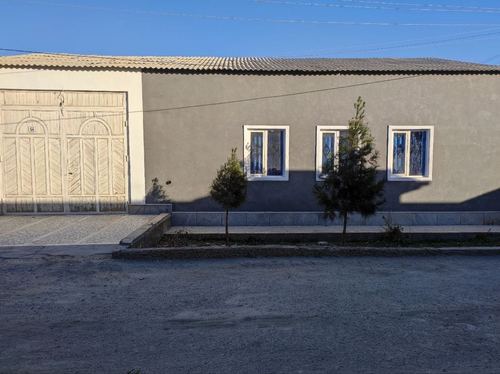 4-room house, 305 m²