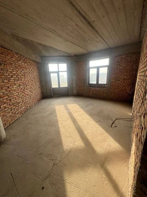 8-room apartment, 170 m²