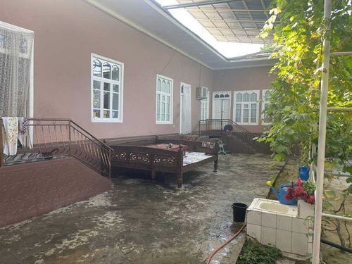 8-xonali uy, 6000 m²