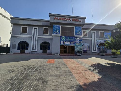 Ofis uchun hona ijaraga beriladi barcha jihozlari bilan