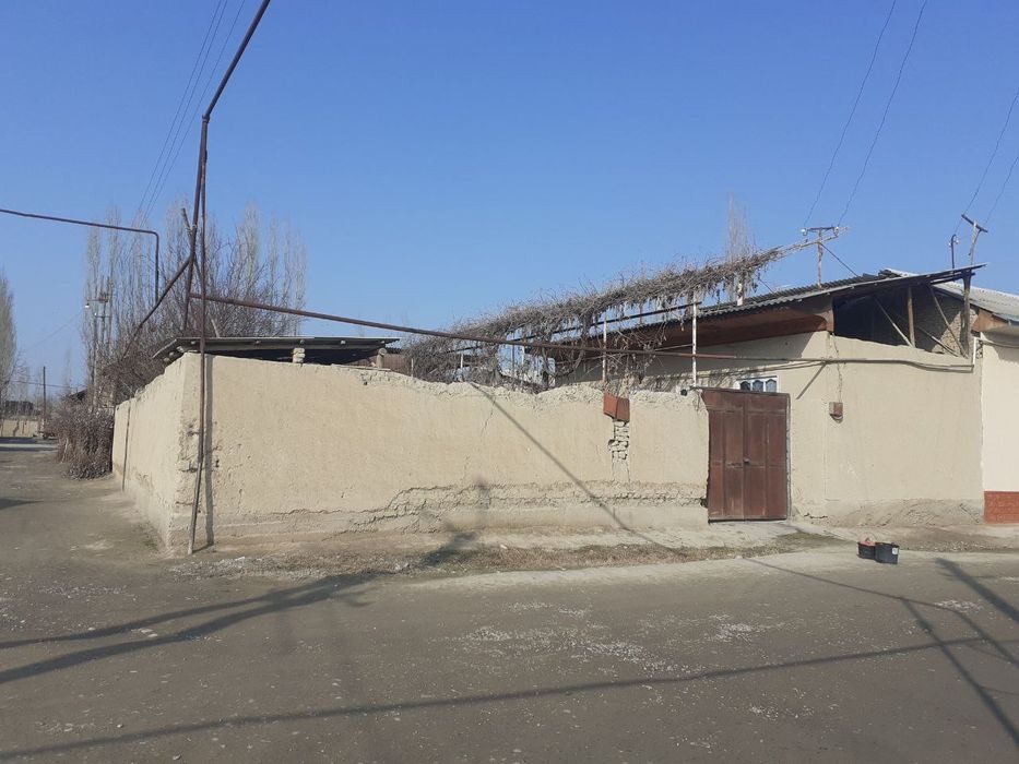 Uychi tumani Axsi ishlog‘ida 4sotix yer 2xona uy sotiladi