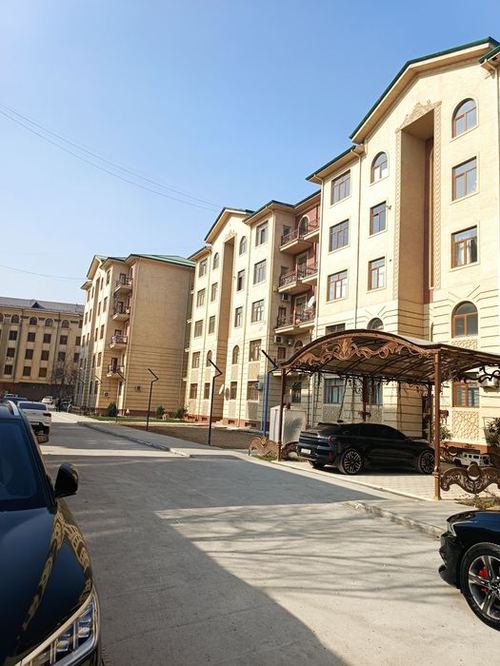 6-xonali kvartira, 180 m²
