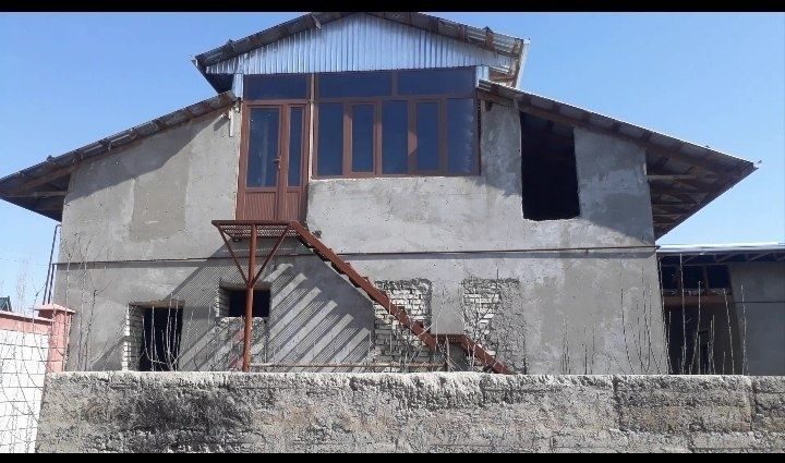 7-xonali uy, 600 m², Chortoq, sotuvga
