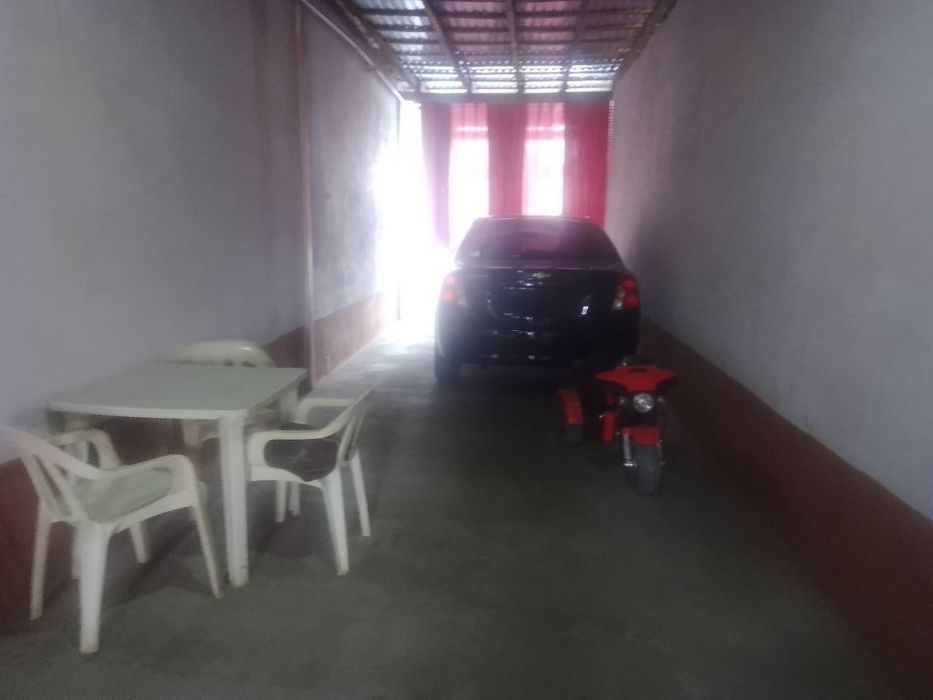 4-xonali uy, 1000 m², Ахунбабаев, sotuvga