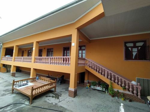 8-xonali uy qismi, 900 m²