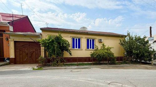 8-xonali uy, 600 m²