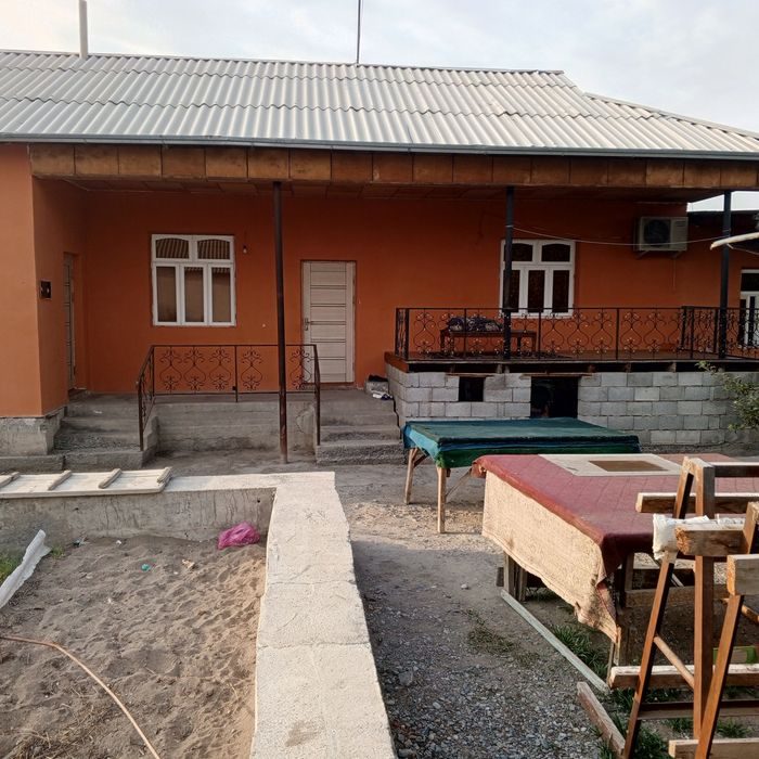 5-xonali uy, 1200 m², Янгикишлак, sotuvga