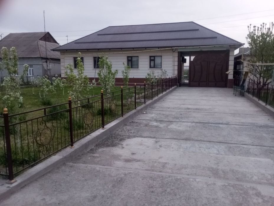 7-room cottage, 1500 m², Бахт, for sale