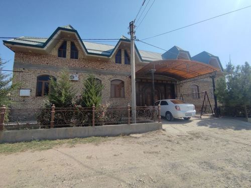 8-xonali uy, 1000 m²