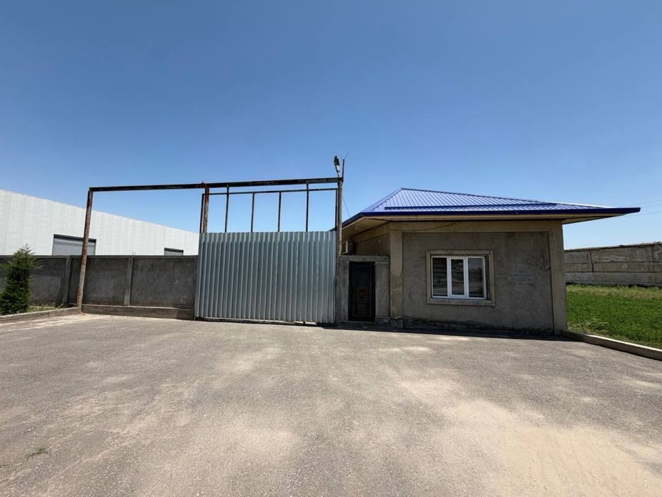 Нотурар бино сотилади 1 гектар ер ва 3200 квадрат бино иншоат сотилади