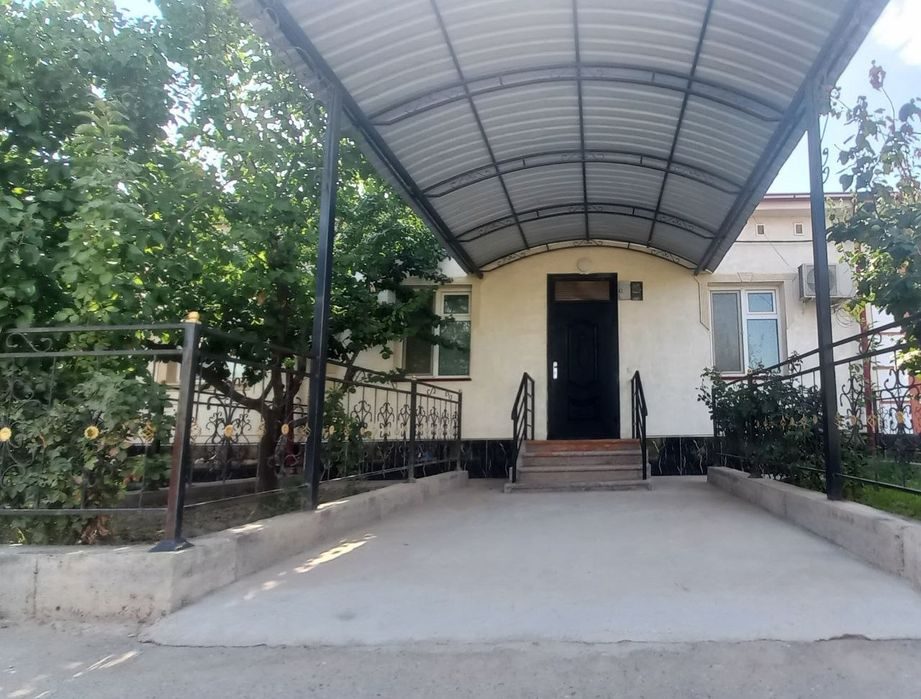 3-xonali uy, 200 m², Guliston, sotuvga