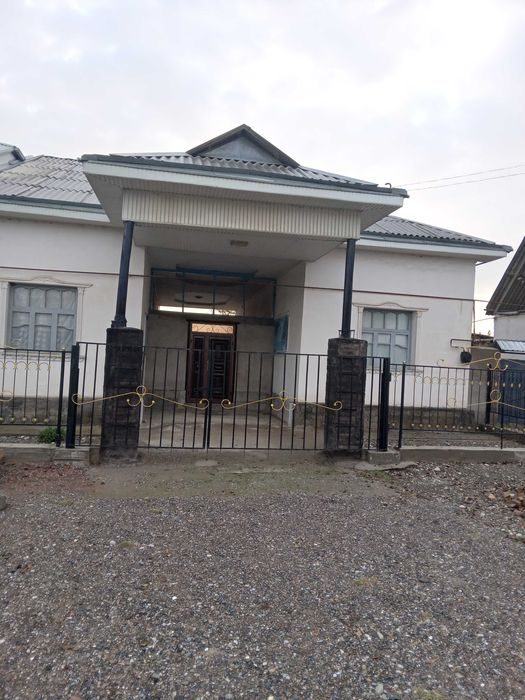4-room house, 1000 m², Gulistan, for sale