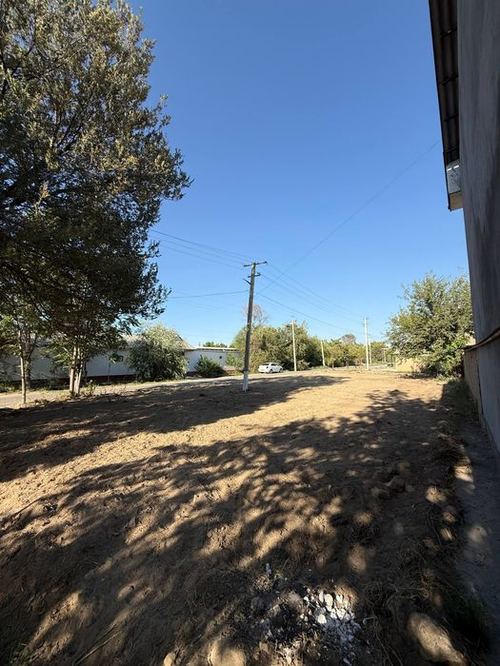 Гулистон шахар, Дустлик кургони худудида ер майдони сотилади.