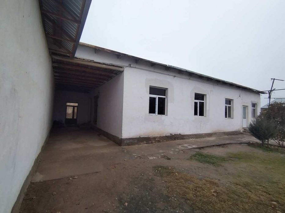 6-xonali uy, 28 m², Qarshi, sotuvga