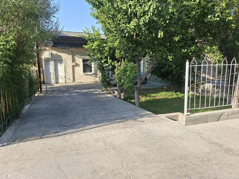 8-xonali uy, 42 m², Qarshi, sotuvga