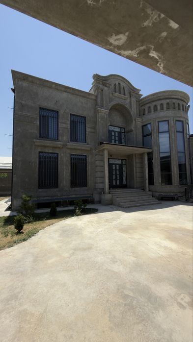 12-xonali uy, 1000 m², Qarshi, sotuvga